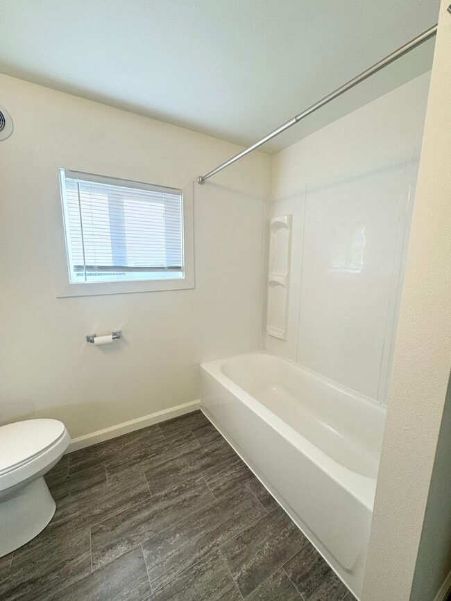 Building Photo - 3 Bedroom 2 Bathroom for Rent.