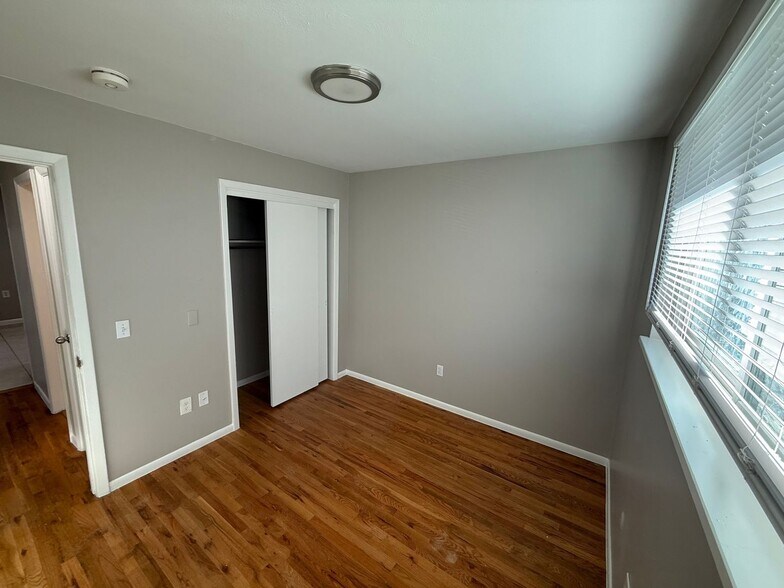 Building Photo - 1184 Clinton St