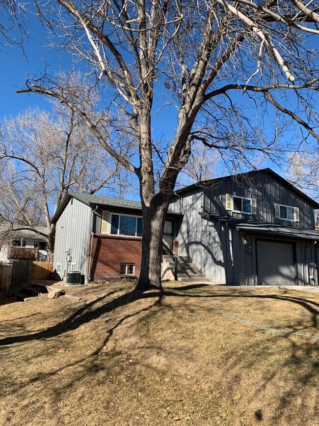 Building Photo - Updated 3-Bed, 1.5-Bath Duplex in Central Fort Collins!