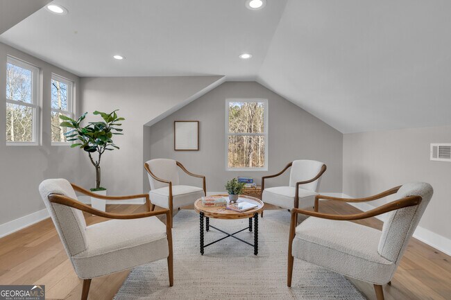 Building Photo - 459 Lester road