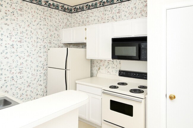 Building Photo - 7575 Cambridge St