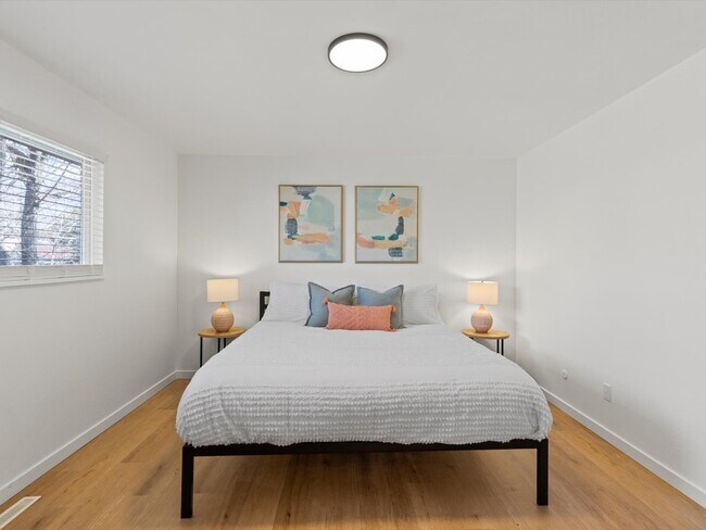 Building Photo - 4899 Sonata Dr