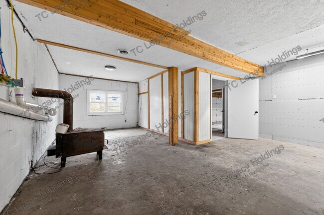 Building Photo - 320 Diamond Ave