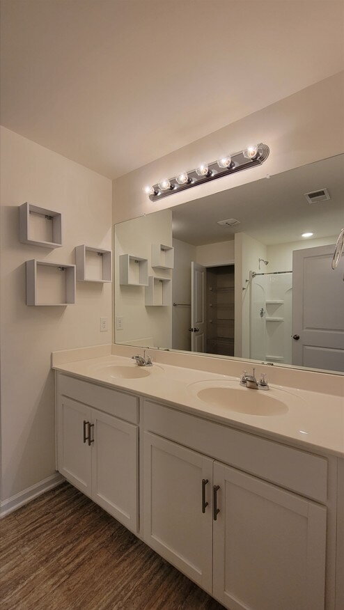 Building Photo - MOVE-IN SPECIAL! 1/2 OFF 1st MONTHS RENT.