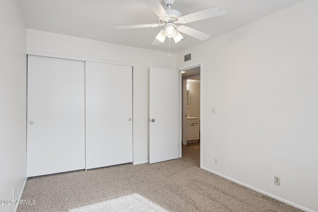 Building Photo - 286 W Palomino Dr