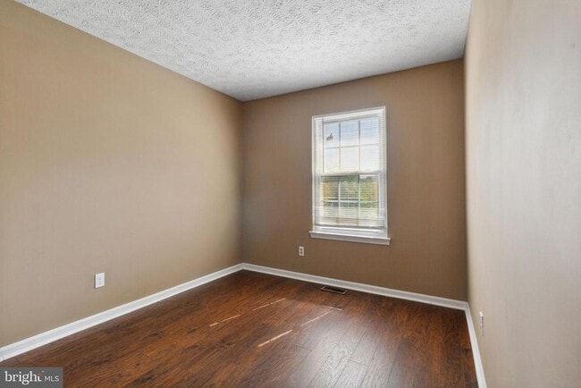 Building Photo - 4255 Star Cir