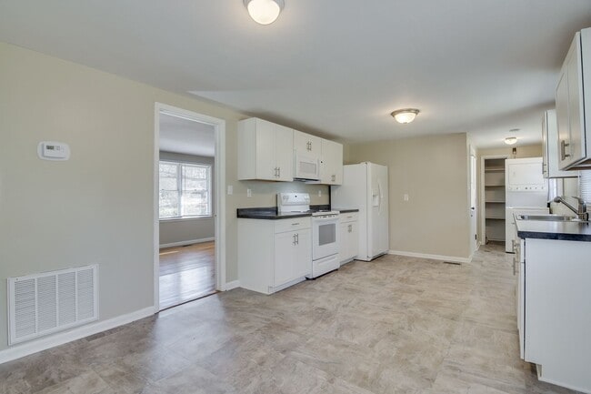 Building Photo - Charming Home in the Heart of Harlem!