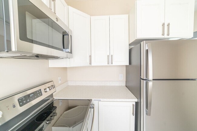 Interior Photo - 395 Palm