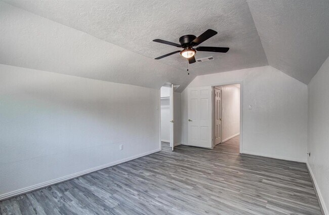 Building Photo - 812 Stone Mountain Dr