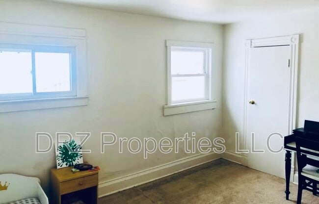 Building Photo - 1017 Bridge St NW