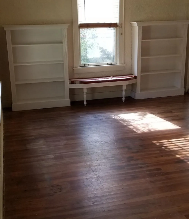 Building Photo - 3563 Cowden Ave
