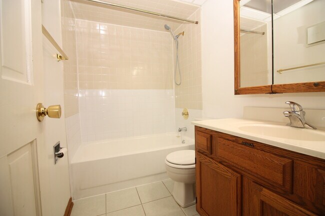 Building Photo - 5406 Chateau Dr