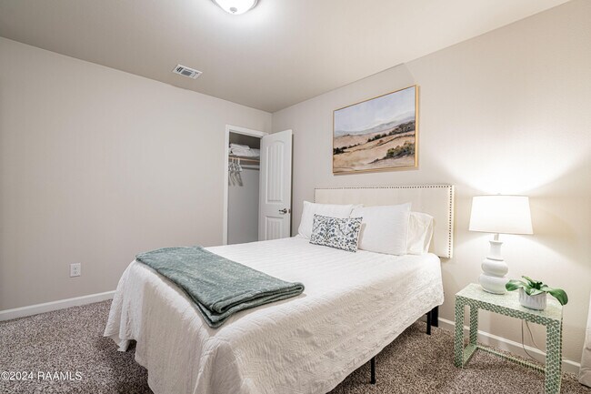 Building Photo - 407 Broussard Hl Dr