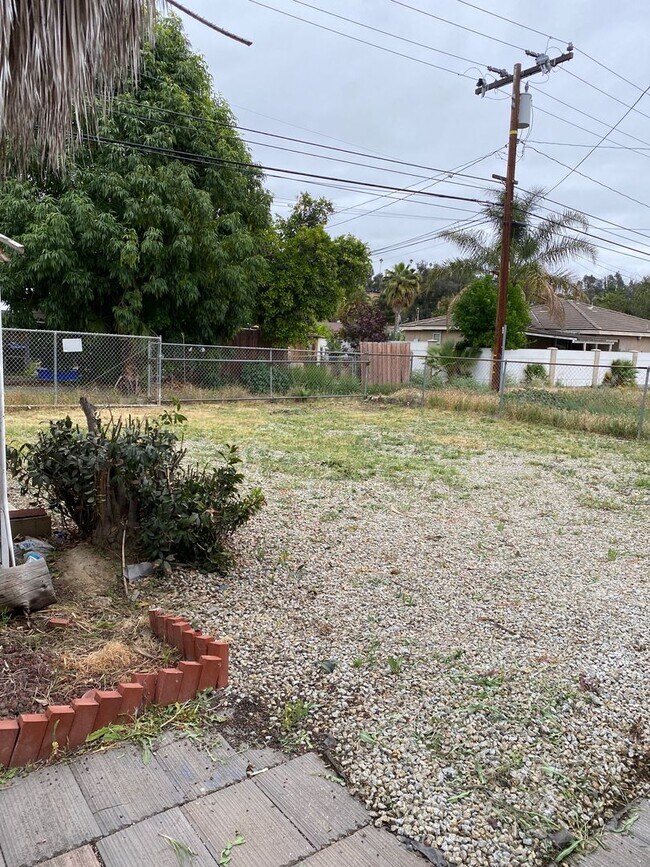 Building Photo - Lake Elsinore 2-Bedroom Home – $1,899 Limi...