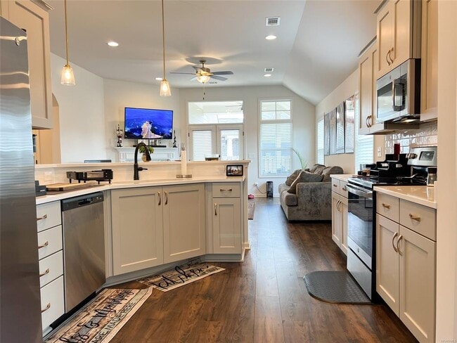 Building Photo - 901 Hedgefield Way