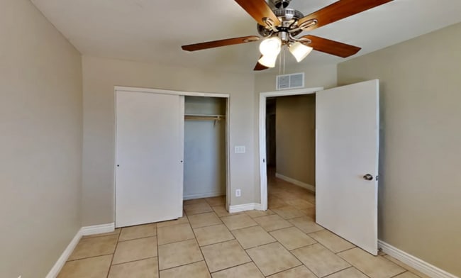 Building Photo - 5628 S 11th Dr