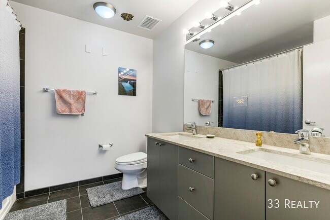 Building Photo - 235 W Van Buren St