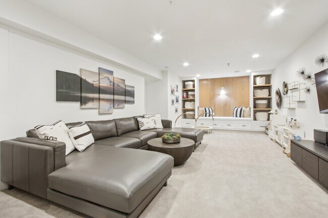 Building Photo - 267 Clementina St