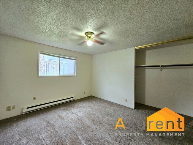 Building Photo - MOVE IN SPECIAL: $500 OFF on First Full Months Rent! Charming 4-Plex 2 Bedroom 1 Bathroom Unit Av...