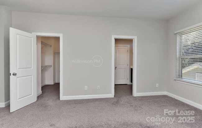 Building Photo - 8765 Aspinwall Dr