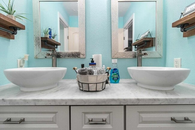 Building Photo - 1907 Briarcreek Blvd