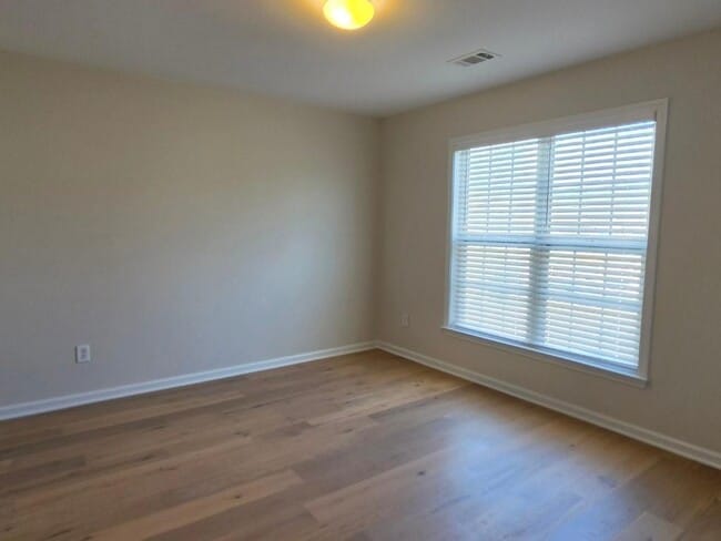 Building Photo - 2378 Fairlie Dr