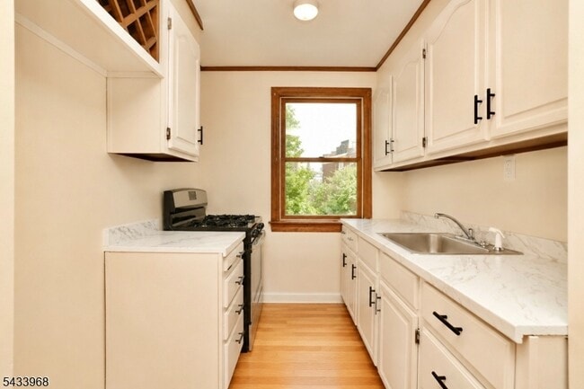 Building Photo - 15 Carpenter Terrace N