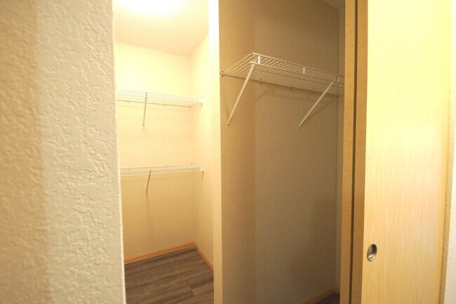 Building Photo - Pinto Suite