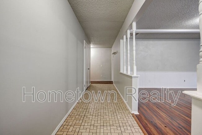 Building Photo - 605 W Clarke St