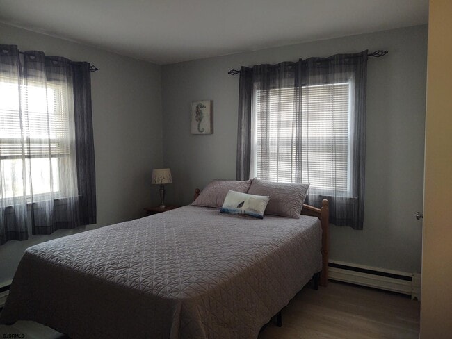 Building Photo - 701 E Beach Ave