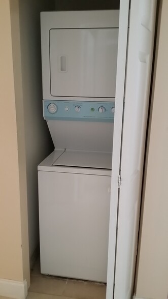 Washer / Dryer - 11050 Southwest 196th Street