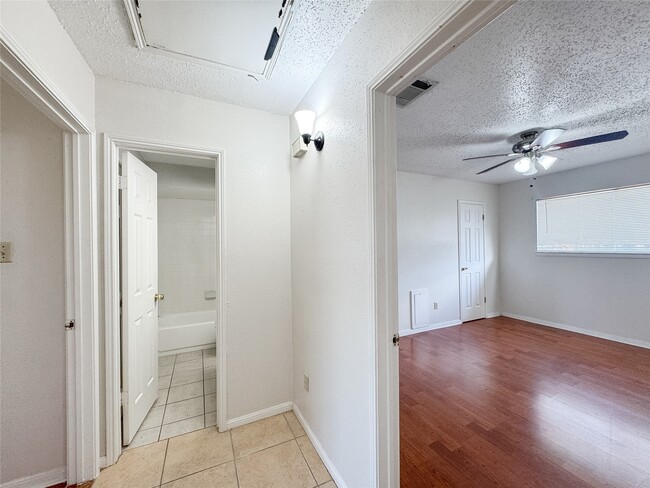 Building Photo - 1727 Junker St