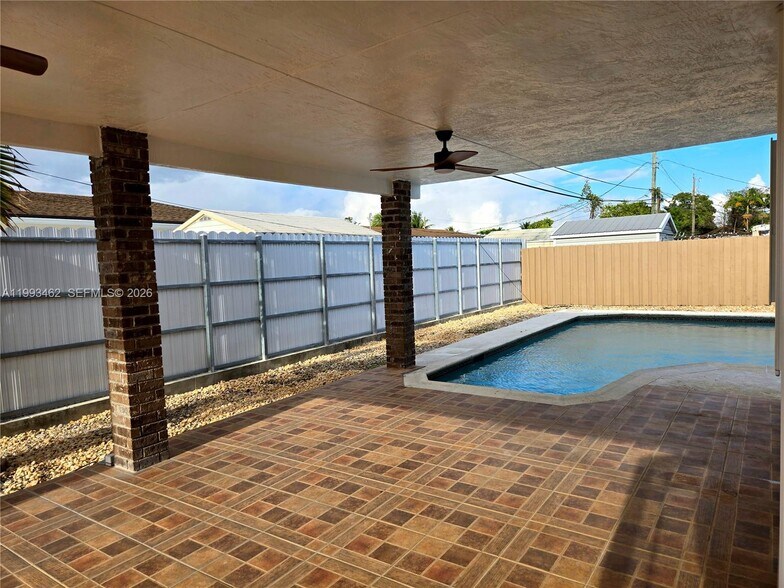 Building Photo - 10475 SW 42nd Ter