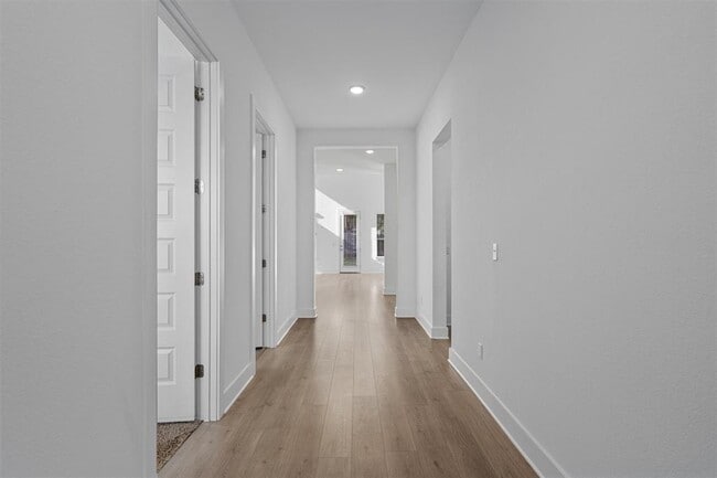 Building Photo - 724 Pinnacle View Dr