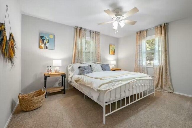 Building Photo - 15 Churchill Dr