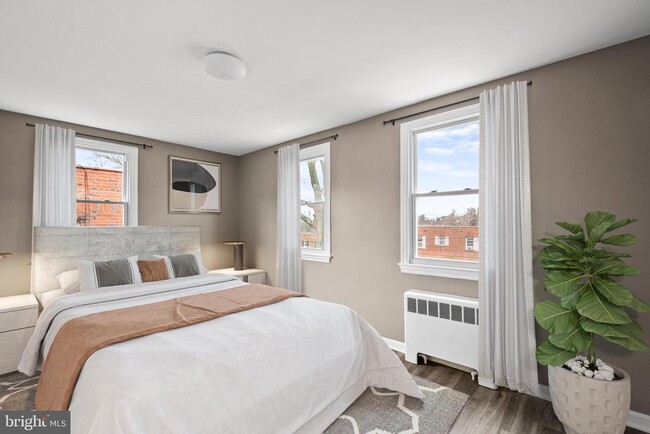 Building Photo - 2412 18th St SE