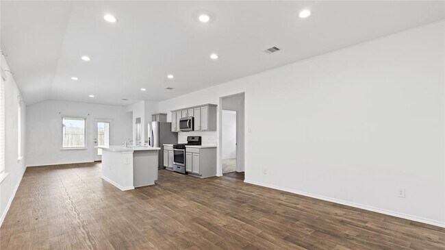 Building Photo - 2326 Spruce Clf Ln