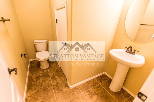 Building Photo - 976 S Adam Way