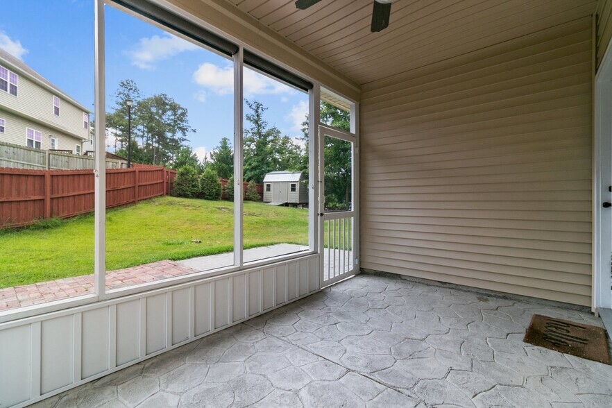 Building Photo - 6471 Chamblee Dr