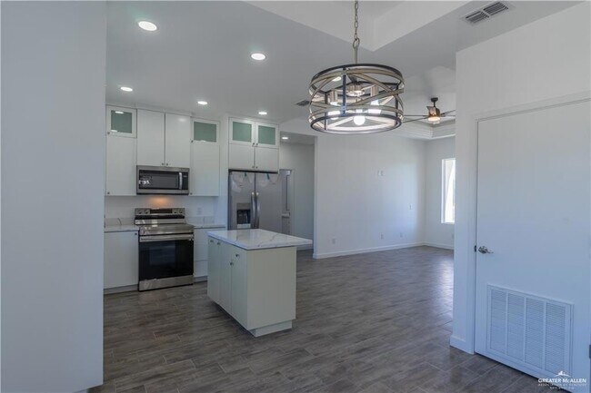 Building Photo - 10901 N Sugar Bear Dr