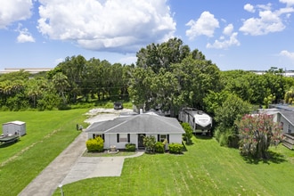 Building Photo - 305 Linden Dr