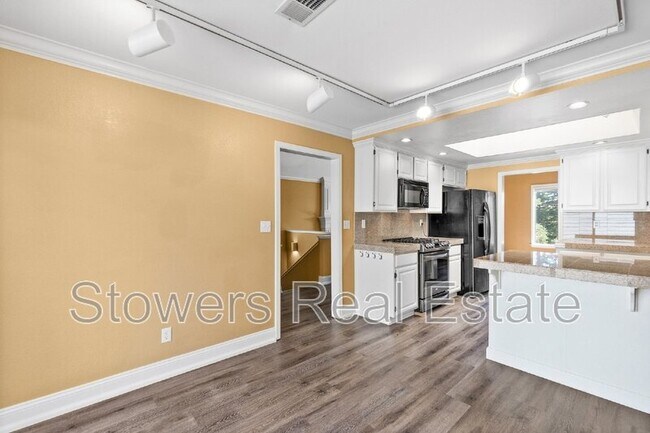 Building Photo - 1825 N Forest Hill Pl