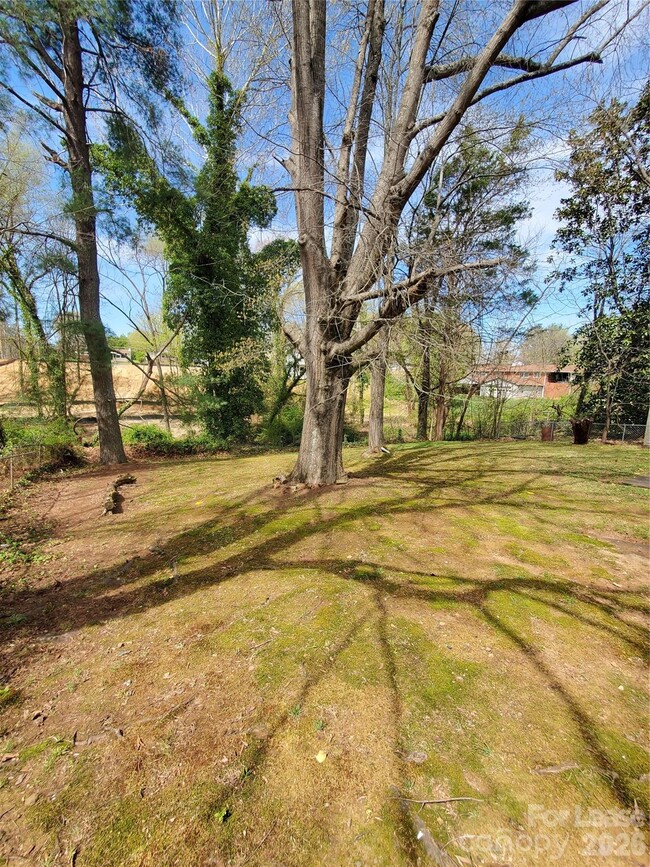 Building Photo - 1122 Rolling Ln