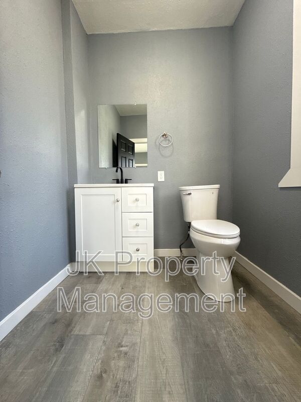 Building Photo - 1512 3rd Ave N