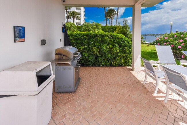 Building Photo - 2600 N Flagler Dr