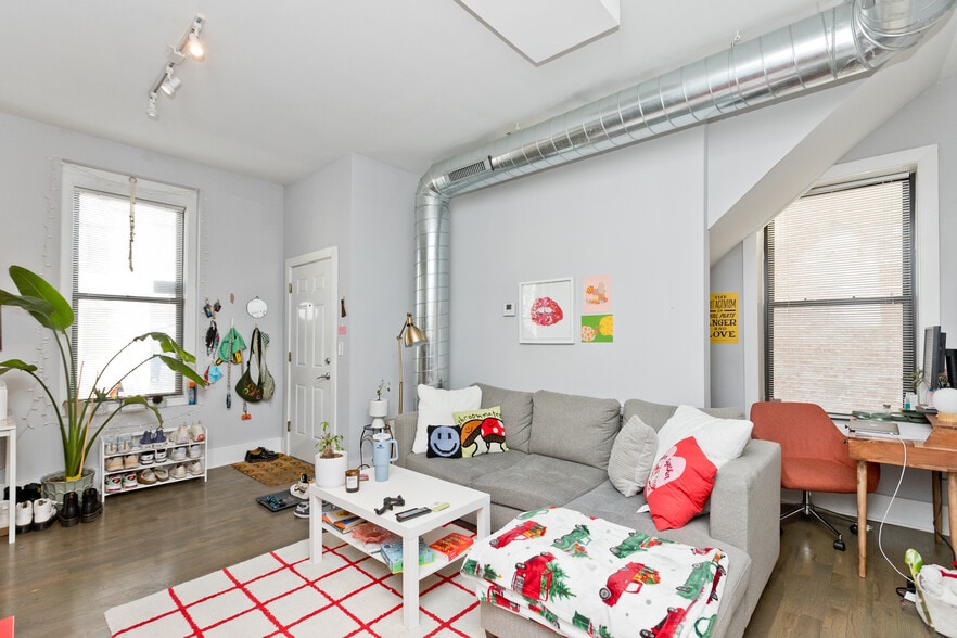 Building Photo - 1715 S Carpenter St