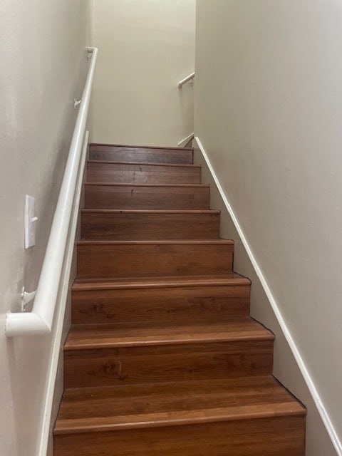 Stairs - 2445 Monarch Dr