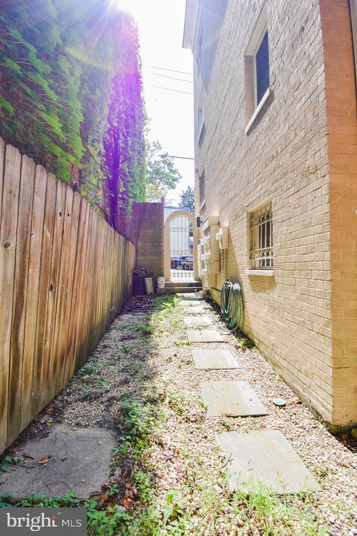 Building Photo - 5305 Dana Pl NW