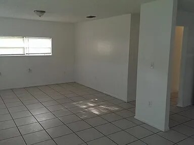 Building Photo - 1928 14th Ave S