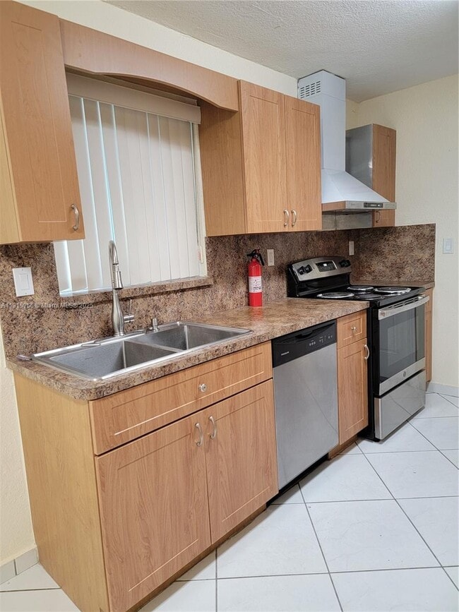 Building Photo - 1037 W 23rd St